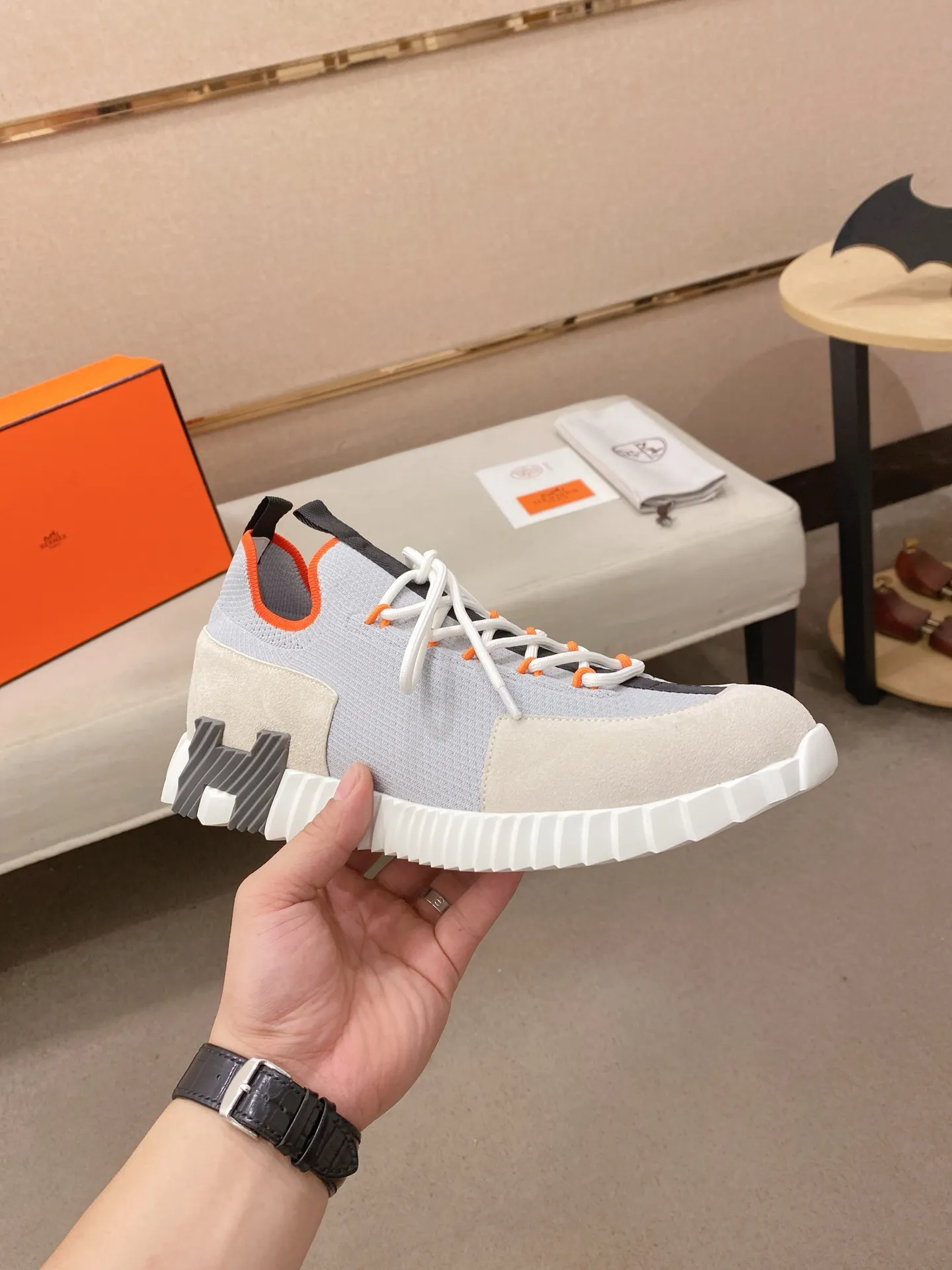 Men's clothing and shoes💰: 620💰《HERMES》【Classic Original Version】Hermès; Top 🔝 Purchasing Agency 🔍🔍Men's latest 🇺🇸 counters are on sale simultaneously, original imported from Italy ▲▲Silk cowhide with breathable fabric ▲▲ (high-end and expensive Qi·Grade) Exquisite workmanship (Italian 🇮🇹Imported water-dyed 🐂cowhide lining) Sole: Original sole provided by the original factory, ⚠️Exclusive double-layer activity·TPR·Rubber·Combined molded outsole; Super·comfortable·wear-resistant·non-slip·environmental protection The real thing is more beautiful if you take the real thing (high quality, follow the order), you can enter and exit the counter at will * Number of yards: 38·39·40·41·42·43·44# (can be customized 45.)